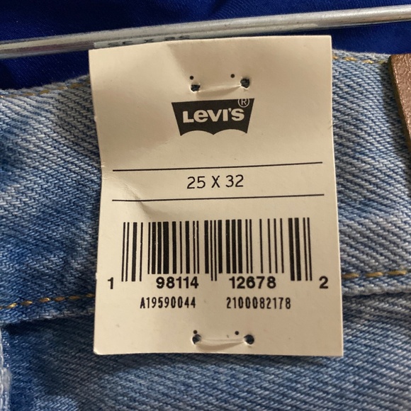 Levi’s - Picture 2 of 3